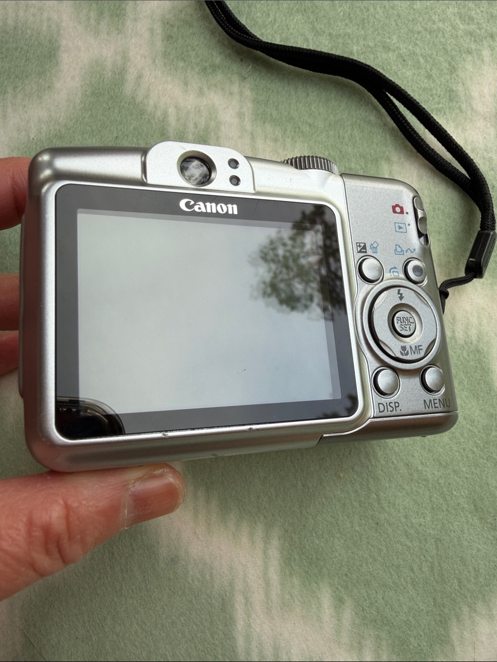 Canon Powershot A720 IS Silver Point-and-Shoot Digital Camera with Carrying Case - Picture 4 of 16